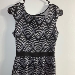 Xhilaration Woman’s Dress Black and White